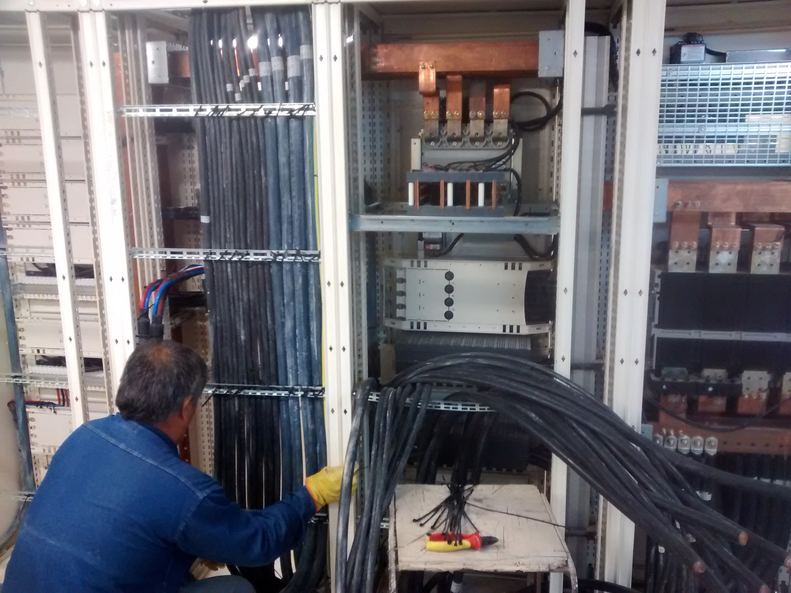 Conexionado de cables de potencia en tablero general
